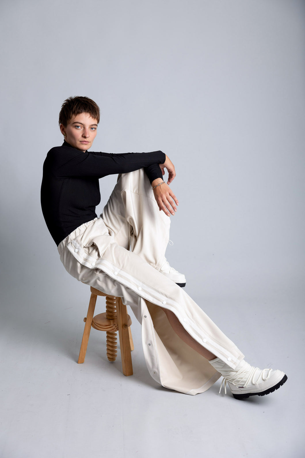 Button stripped velvet pants
