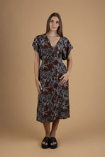Load image into Gallery viewer, Flowy flower dress

