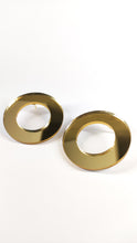 Load image into Gallery viewer, Circle in gold
