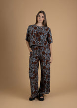 Load image into Gallery viewer, Flower t shirt
