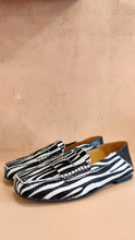 Load image into Gallery viewer, Zebra loafer
