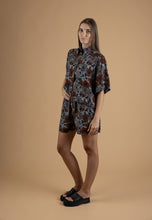 Load image into Gallery viewer, Flower shirt
