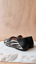 Load image into Gallery viewer, Zebra loafer
