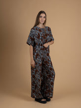 Load image into Gallery viewer, Flower pants
