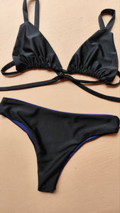 Triangle bikini in navy blue and black