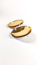 Load image into Gallery viewer, Big round shape in gold
