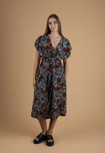 Load image into Gallery viewer, Flowy flower dress
