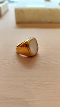 Load image into Gallery viewer, Pearl and gold ring
