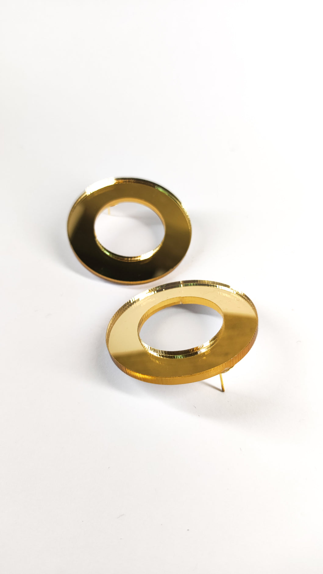 Circle in gold