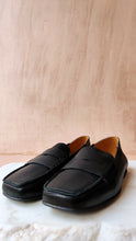 Load image into Gallery viewer, Classic Loafer
