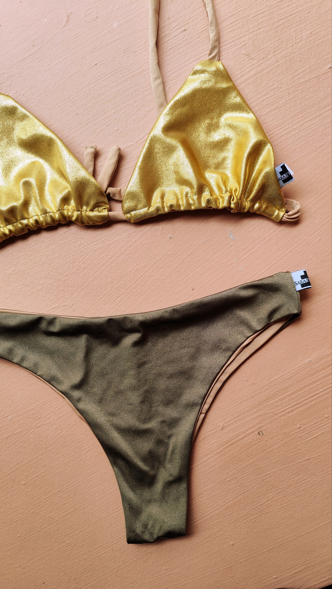 Triangle bikini in gold