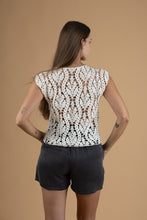 Load image into Gallery viewer, Crochet blouse flower
