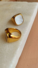 Load image into Gallery viewer, Pearl and gold ring

