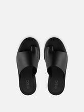 Load image into Gallery viewer, Joy sandals in black
