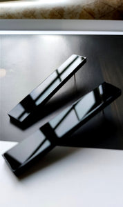 Black S vertical