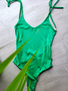 Classic swimsuit in 3 colors