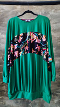 Load image into Gallery viewer, 2 Tones Pleated Hoodie
