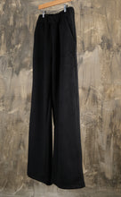 Load image into Gallery viewer, Black peach pants
