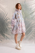 Load image into Gallery viewer, Marble Cape
