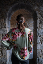 Load image into Gallery viewer, Pleated Janis flower shirt

