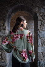 Load image into Gallery viewer, Pleated Janis flower shirt
