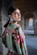 Load image into Gallery viewer, Pleated Janis flower shirt
