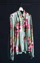 Load image into Gallery viewer, Pleated Janis flower shirt
