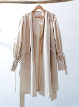 Load image into Gallery viewer, All pleated trenchcoat
