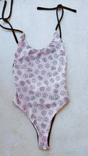 Load image into Gallery viewer, Breaststroke swimsuit blk &amp; pink
