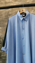 Load image into Gallery viewer, Oversized shirt dress in blue
