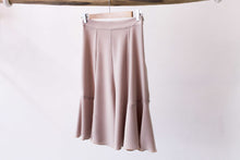 Load image into Gallery viewer, Classic cutted skirt
