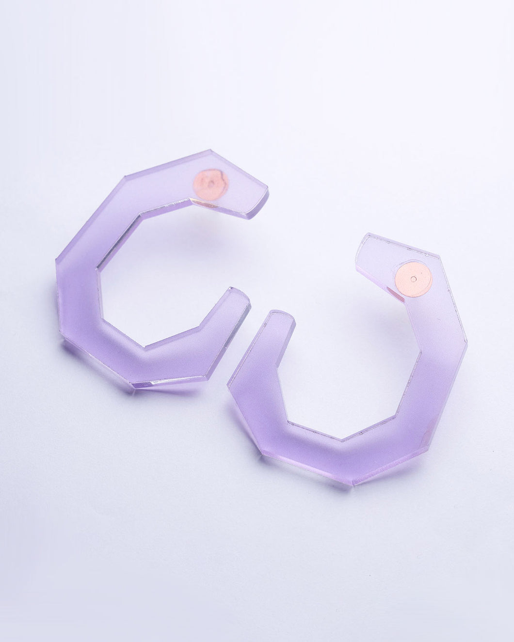 Lilac acrylic earrings. 7 cm height.